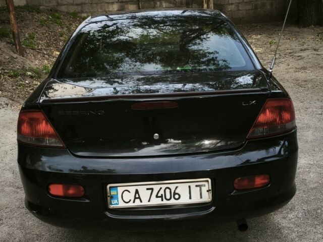 Черный Крайслер Себринг, объемом двигателя 2 л и пробегом 285 тыс. км за 2531 $, фото 2 на Automoto.ua