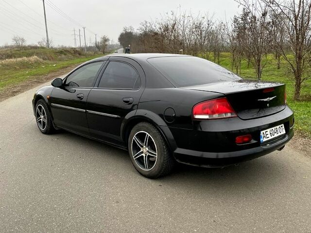 Черный Крайслер Себринг, объемом двигателя 2 л и пробегом 290 тыс. км за 3950 $, фото 4 на Automoto.ua