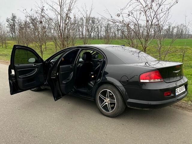 Черный Крайслер Себринг, объемом двигателя 2 л и пробегом 290 тыс. км за 3950 $, фото 2 на Automoto.ua