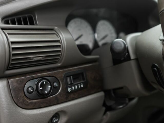 Черный Крайслер Себринг, объемом двигателя 2.7 л и пробегом 255 тыс. км за 2500 $, фото 5 на Automoto.ua