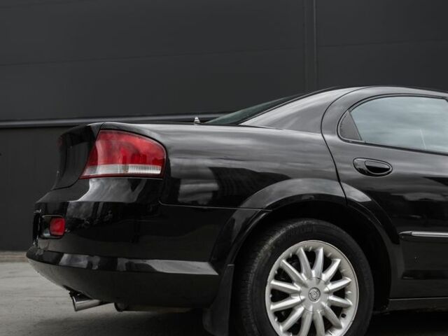 Черный Крайслер Себринг, объемом двигателя 2.7 л и пробегом 255 тыс. км за 2500 $, фото 6 на Automoto.ua