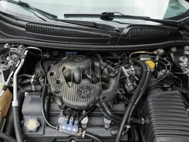 Черный Крайслер Себринг, объемом двигателя 2.7 л и пробегом 255 тыс. км за 2500 $, фото 1 на Automoto.ua