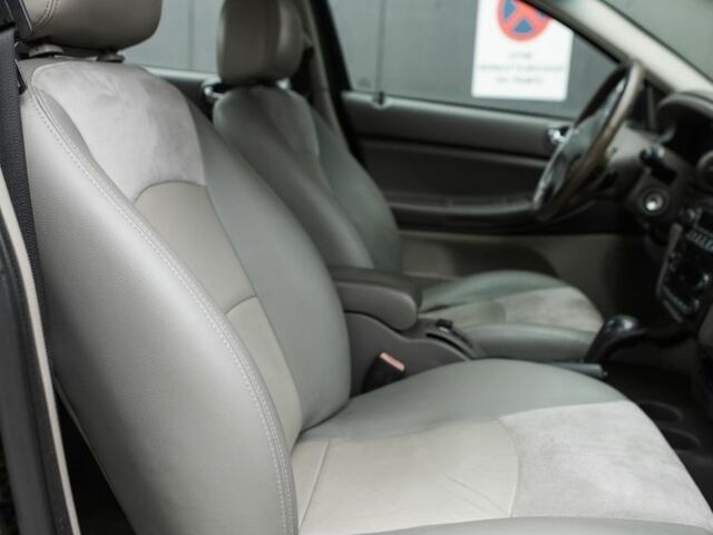 Черный Крайслер Себринг, объемом двигателя 2.7 л и пробегом 255 тыс. км за 2500 $, фото 3 на Automoto.ua