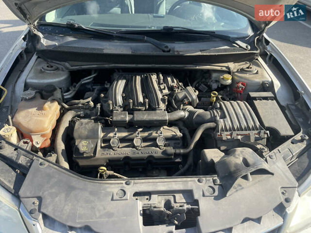 Серый Крайслер Себринг, объемом двигателя 2.74 л и пробегом 118 тыс. км за 4700 $, фото 10 на Automoto.ua