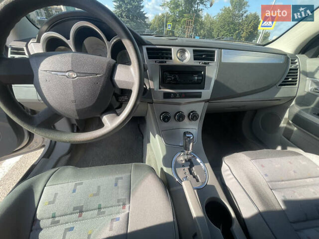 Серый Крайслер Себринг, объемом двигателя 2.74 л и пробегом 118 тыс. км за 4700 $, фото 8 на Automoto.ua