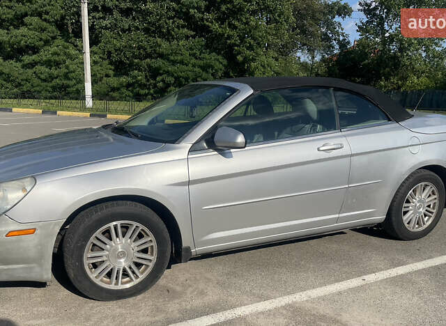 Серый Крайслер Себринг, объемом двигателя 2.74 л и пробегом 118 тыс. км за 4700 $, фото 1 на Automoto.ua