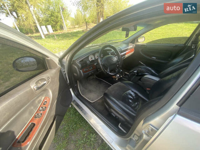 Сірий Крайслер Себрінг, об'ємом двигуна 2 л та пробігом 250 тис. км за 3500 $, фото 12 на Automoto.ua