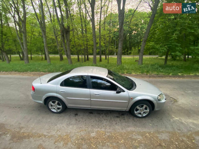 Сірий Крайслер Себрінг, об'ємом двигуна 2 л та пробігом 250 тис. км за 3500 $, фото 4 на Automoto.ua