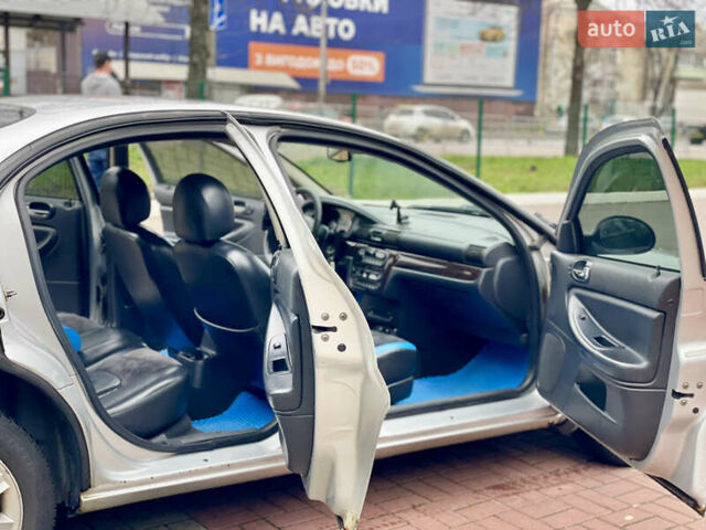 Серый Крайслер Себринг, объемом двигателя 2.7 л и пробегом 358 тыс. км за 3199 $, фото 20 на Automoto.ua