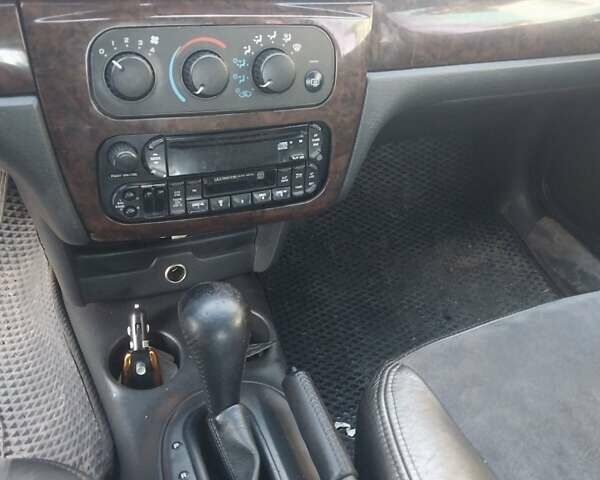 Крайслер Себрінг 2003 у Голованевске на Automoto.ua Сірий Крайслер Себрінг, об'ємом двигуна 2 л та пробігом 175 тис. км за 2399 $, фото 10 на Automoto.ua