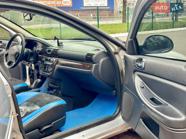 Серый Крайслер Себринг, объемом двигателя 2.7 л и пробегом 358 тыс. км за 3199 $, фото 21 на Automoto.ua