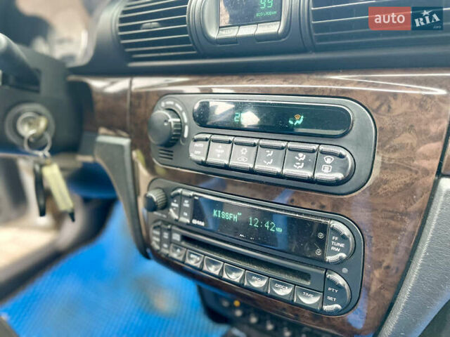 Серый Крайслер Себринг, объемом двигателя 2.7 л и пробегом 358 тыс. км за 3199 $, фото 24 на Automoto.ua