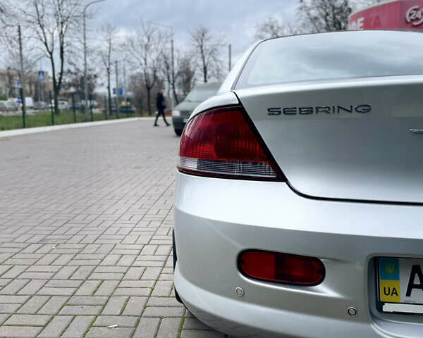 Серый Крайслер Себринг, объемом двигателя 2.7 л и пробегом 358 тыс. км за 3199 $, фото 14 на Automoto.ua