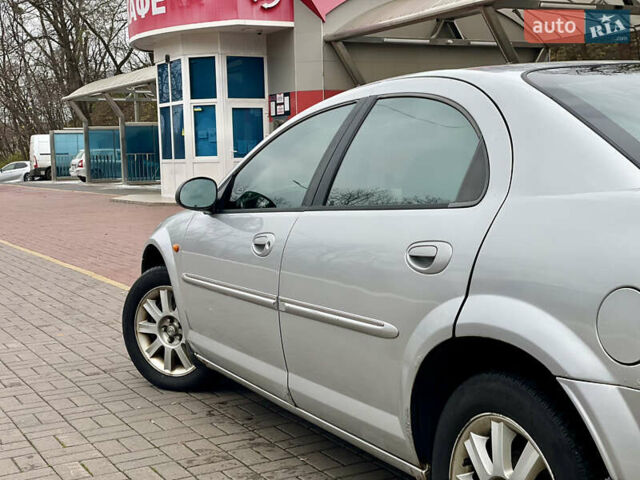 Серый Крайслер Себринг, объемом двигателя 2.7 л и пробегом 358 тыс. км за 3199 $, фото 2 на Automoto.ua