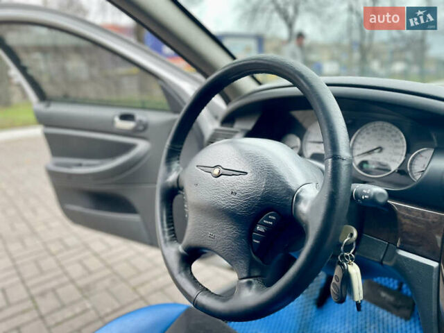 Серый Крайслер Себринг, объемом двигателя 2.7 л и пробегом 358 тыс. км за 3199 $, фото 25 на Automoto.ua