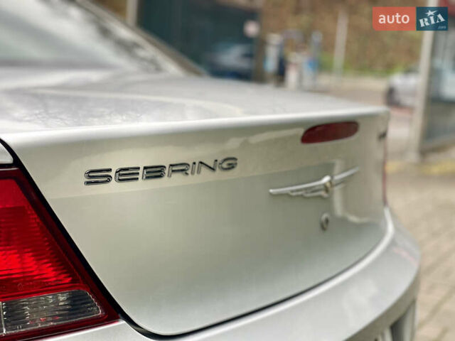 Серый Крайслер Себринг, объемом двигателя 2.7 л и пробегом 358 тыс. км за 3199 $, фото 17 на Automoto.ua