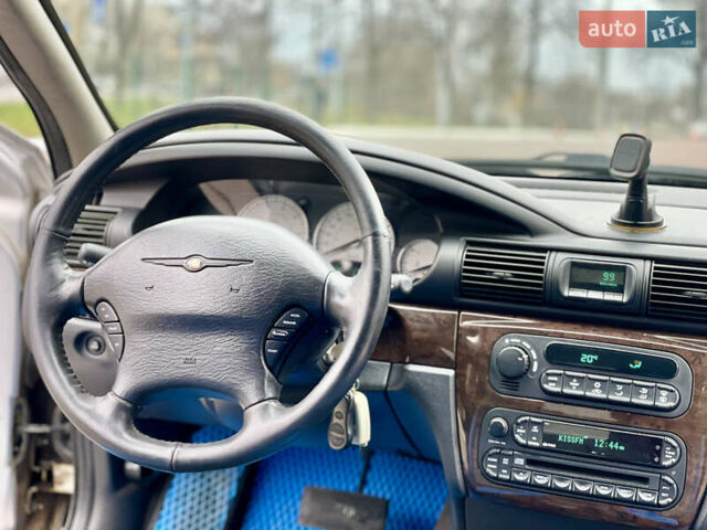 Серый Крайслер Себринг, объемом двигателя 2.7 л и пробегом 358 тыс. км за 3199 $, фото 30 на Automoto.ua