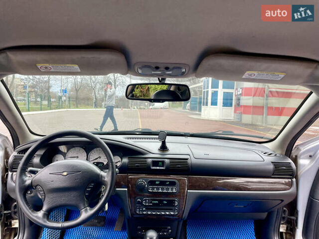 Серый Крайслер Себринг, объемом двигателя 2.7 л и пробегом 358 тыс. км за 3199 $, фото 29 на Automoto.ua