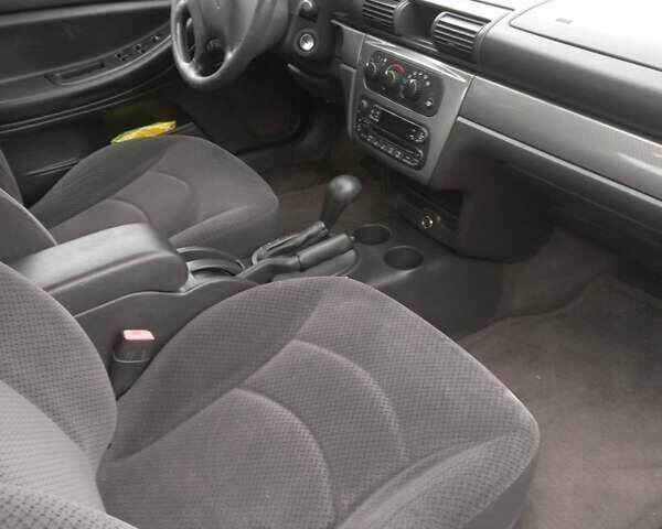 Серый Крайслер Себринг, объемом двигателя 2.7 л и пробегом 118 тыс. км за 3700 $, фото 12 на Automoto.ua