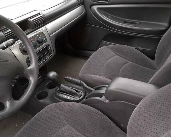 Серый Крайслер Себринг, объемом двигателя 2.7 л и пробегом 118 тыс. км за 3700 $, фото 7 на Automoto.ua