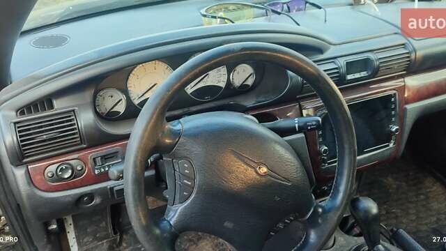 Синий Крайслер Себринг, объемом двигателя 2 л и пробегом 370 тыс. км за 4300 $, фото 3 на Automoto.ua