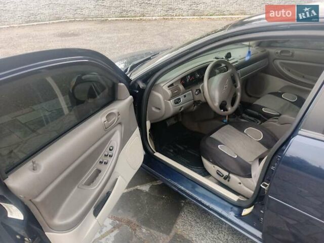 Синій Крайслер Себрінг, об'ємом двигуна 2.7 л та пробігом 225 тис. км за 3700 $, фото 11 на Automoto.ua