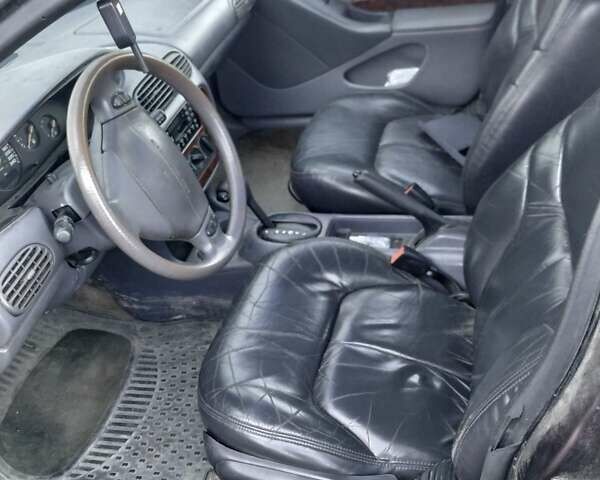 Белый Крайслер Статус, объемом двигателя 2.5 л и пробегом 260 тыс. км за 1100 $, фото 4 на Automoto.ua