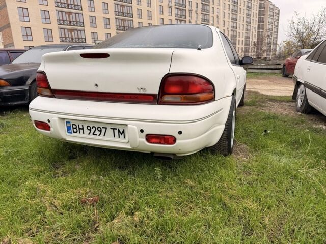 Белый Крайслер Статус, объемом двигателя 2.5 л и пробегом 330 тыс. км за 2000 $, фото 2 на Automoto.ua