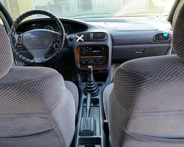 Сірий Крайслер Stratus, об'ємом двигуна 2 л та пробігом 350 тис. км за 2100 $, фото 6 на Automoto.ua