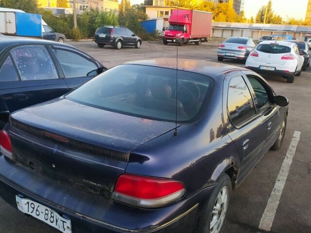 Синий Крайслер Статус, объемом двигателя 2.5 л и пробегом 327 тыс. км за 846 $, фото 1 на Automoto.ua