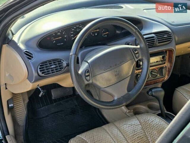Зелений Крайслер Stratus, об'ємом двигуна 2.5 л та пробігом 250 тис. км за 1600 $, фото 10 на Automoto.ua