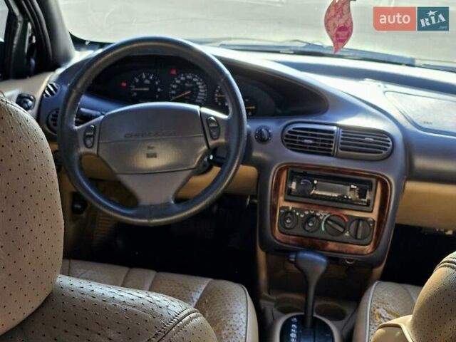 Зелений Крайслер Stratus, об'ємом двигуна 2.5 л та пробігом 250 тис. км за 1600 $, фото 12 на Automoto.ua