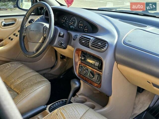 Зелений Крайслер Stratus, об'ємом двигуна 2.5 л та пробігом 250 тис. км за 1500 $, фото 14 на Automoto.ua