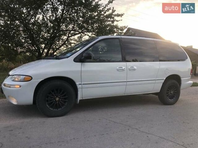 Белый Крайслер Таун Кантри, объемом двигателя 3.8 л и пробегом 250 тыс. км за 5700 $, фото 3 на Automoto.ua