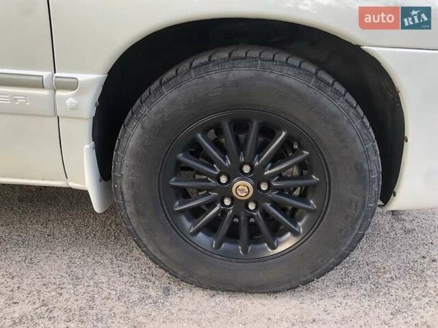 Белый Крайслер Таун Кантри, объемом двигателя 3.8 л и пробегом 250 тыс. км за 5700 $, фото 4 на Automoto.ua