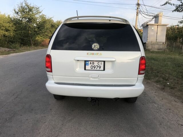 Белый Крайслер Таун Кантри, объемом двигателя 3.8 л и пробегом 250 тыс. км за 5700 $, фото 3 на Automoto.ua