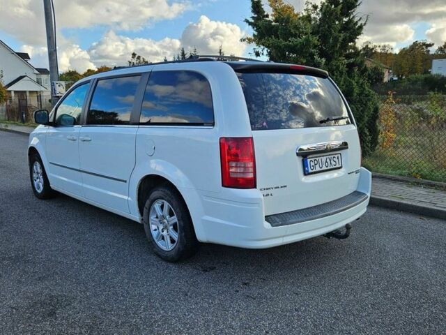 Крайслер Town & Country 2010 у Белой Церкве на Automoto.ua Білий Крайслер Town & Country, об'ємом двигуна 4 л та пробігом 160 тис. км за 1788 $, фото 3 на Automoto.ua