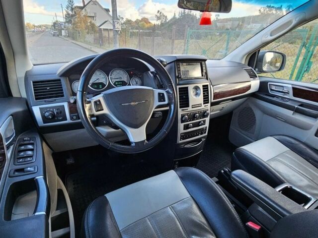 Крайслер Town & Country 2010 у Белой Церкве на Automoto.ua Білий Крайслер Town & Country, об'ємом двигуна 4 л та пробігом 160 тис. км за 1788 $, фото 4 на Automoto.ua