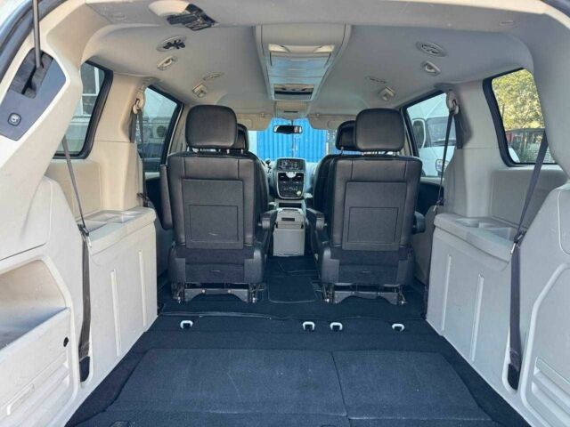 Білий Крайслер Town & Country, об'ємом двигуна 3.6 л та пробігом 340 тис. км за 10900 $, фото 11 на Automoto.ua