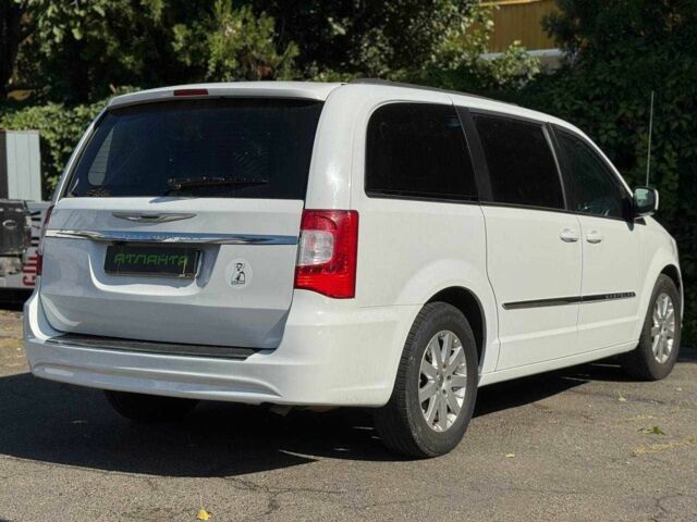 Білий Крайслер Town & Country, об'ємом двигуна 3.6 л та пробігом 340 тис. км за 10900 $, фото 5 на Automoto.ua