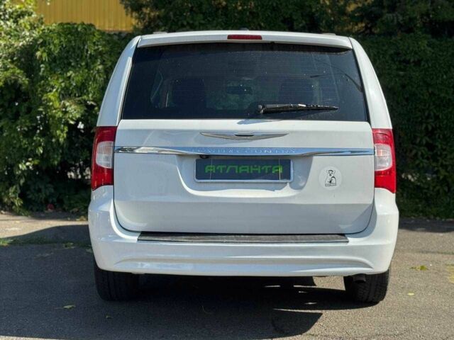Білий Крайслер Town & Country, об'ємом двигуна 3.6 л та пробігом 340 тис. км за 10900 $, фото 4 на Automoto.ua