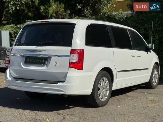 Білий Крайслер Town & Country, об'ємом двигуна 3.6 л та пробігом 340 тис. км за 10900 $, фото 5 на Automoto.ua