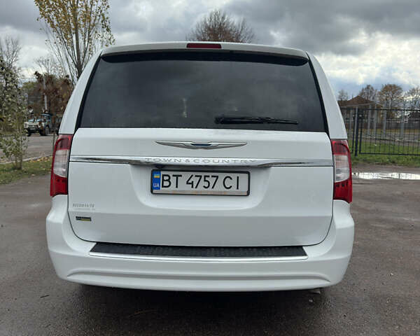 Білий Крайслер Town & Country, об'ємом двигуна 3.6 л та пробігом 225 тис. км за 11300 $, фото 12 на Automoto.ua