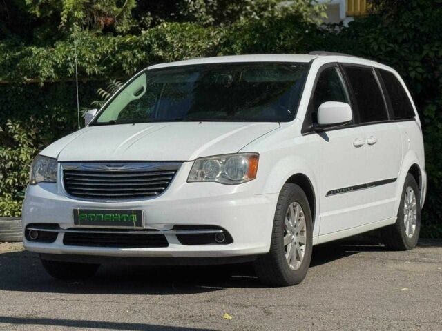 Білий Крайслер Town & Country, об'ємом двигуна 3.6 л та пробігом 340 тис. км за 10900 $, фото 2 на Automoto.ua