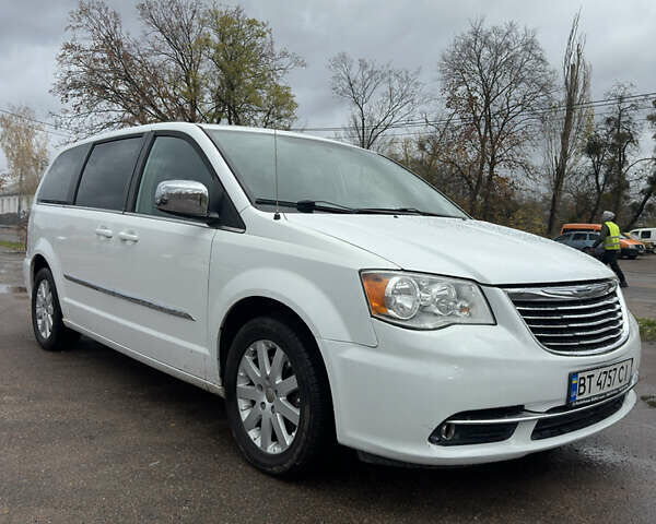 Білий Крайслер Town & Country, об'ємом двигуна 3.6 л та пробігом 225 тис. км за 11300 $, фото 3 на Automoto.ua