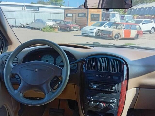 Крайслер Таун Кантри 2002 в Одессе на Automoto.ua Бежевый Крайслер Таун Кантри, объемом двигателя 3.3 л и пробегом 258 тыс. км за 5002 $, фото 5 на Automoto.ua
