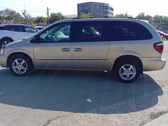 Крайслер Таун Кантри 2002 в Одессе на Automoto.ua Бежевый Крайслер Таун Кантри, объемом двигателя 3.3 л и пробегом 258 тыс. км за 5002 $, фото 3 на Automoto.ua