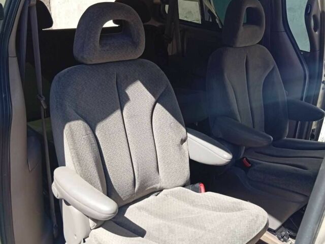 Крайслер Таун Кантри 2002 в Одессе на Automoto.ua Бежевый Крайслер Таун Кантри, объемом двигателя 3.3 л и пробегом 258 тыс. км за 5002 $, фото 6 на Automoto.ua