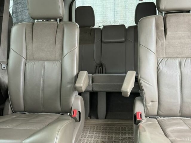 Бежевий Крайслер Town & Country, об'ємом двигуна 3.6 л та пробігом 163 тис. км за 11500 $, фото 6 на Automoto.ua