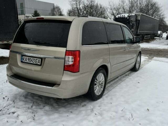 Бежевий Крайслер Town & Country, об'ємом двигуна 3.6 л та пробігом 163 тис. км за 11500 $, фото 2 на Automoto.ua